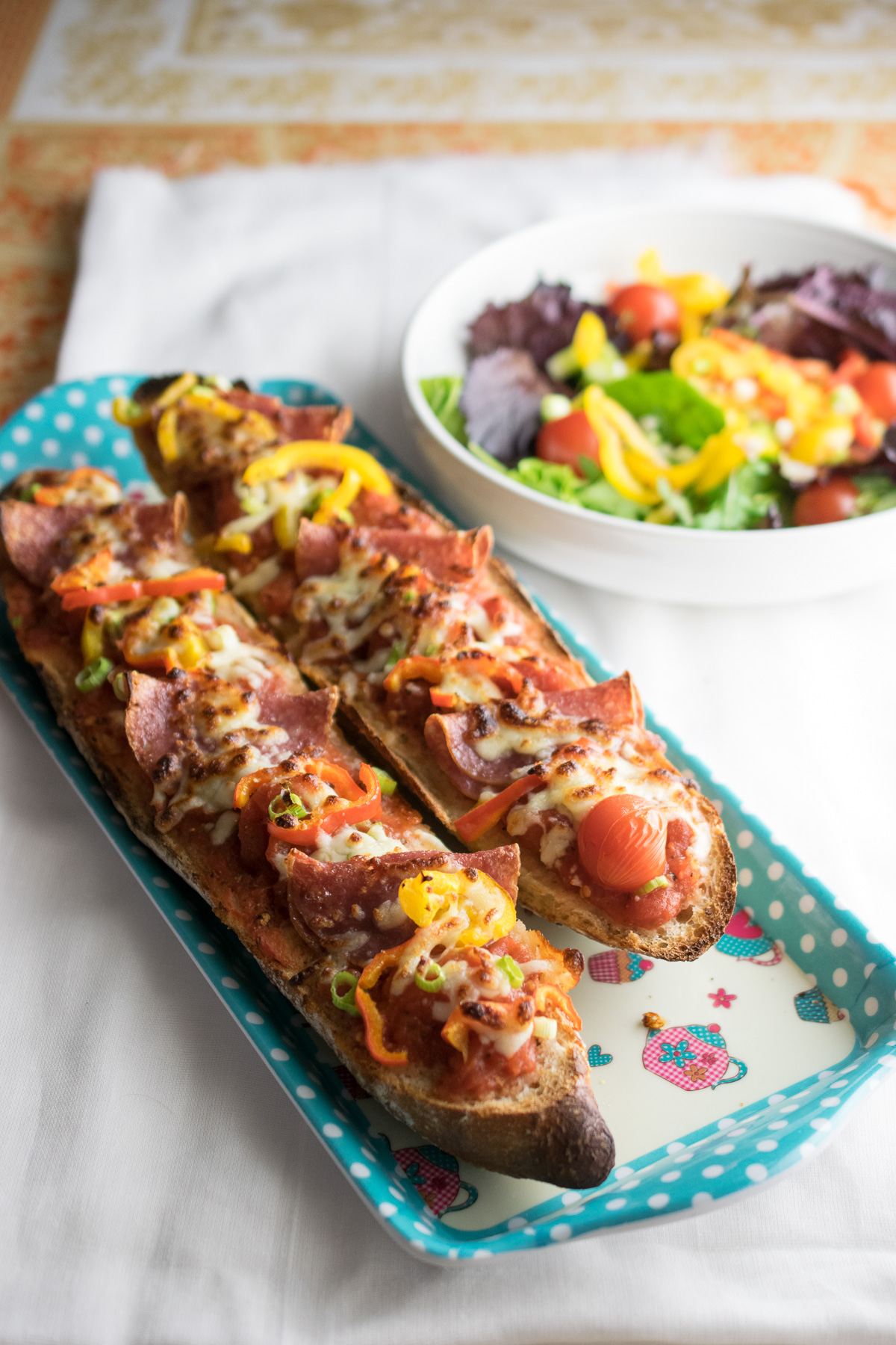 How to make French Bread Pizzas - a 15 minute dinner!