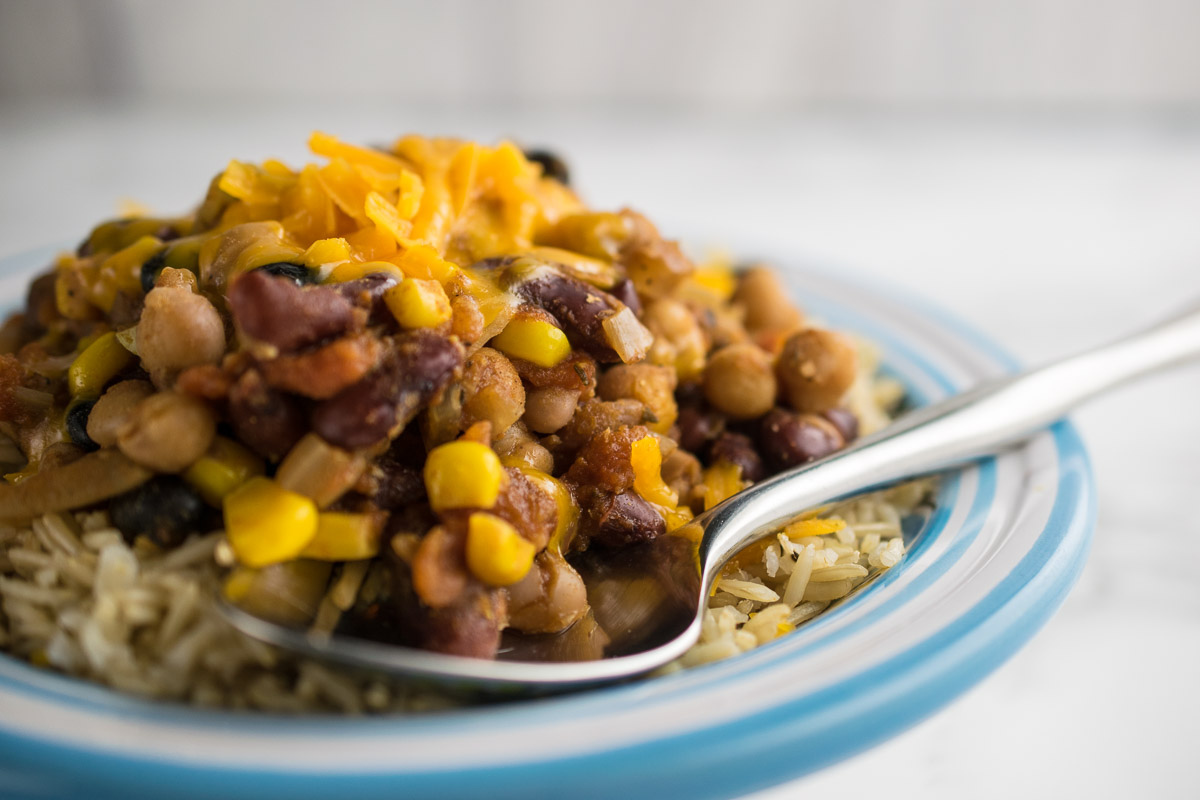 Instant Pot Mixed Bean Chilli - so good, you wont miss the carne!